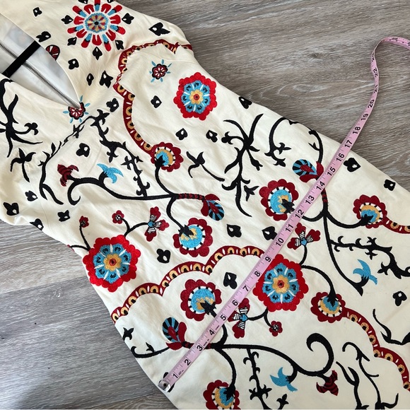 Alice + Olivia jacki embroidered sheath dress - Picture 6 of 10